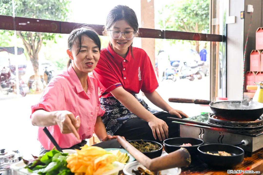 全网追的“扁担女孩”,找了一份暑假工,时薪12元 - 无锡生活资讯 - 无锡28生活网 wx.28life.com